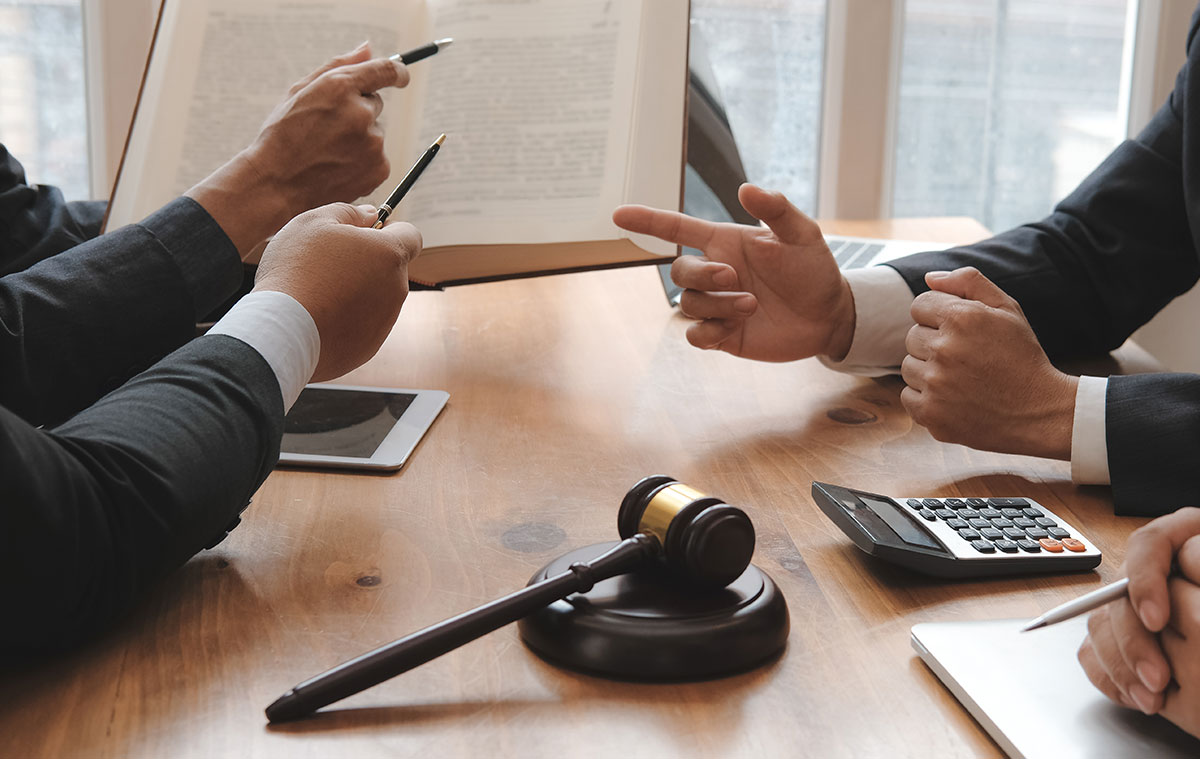 RESOLVING LEGAL DISPUTES IN THE UNITED STATES:  LITIGATION, ARBITRATION OR MEDIATION